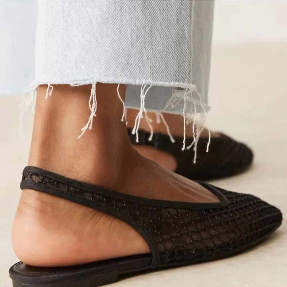BRAND NEW STEVE MADDEN CUT-OUT MULES with WOMEN DESIGN